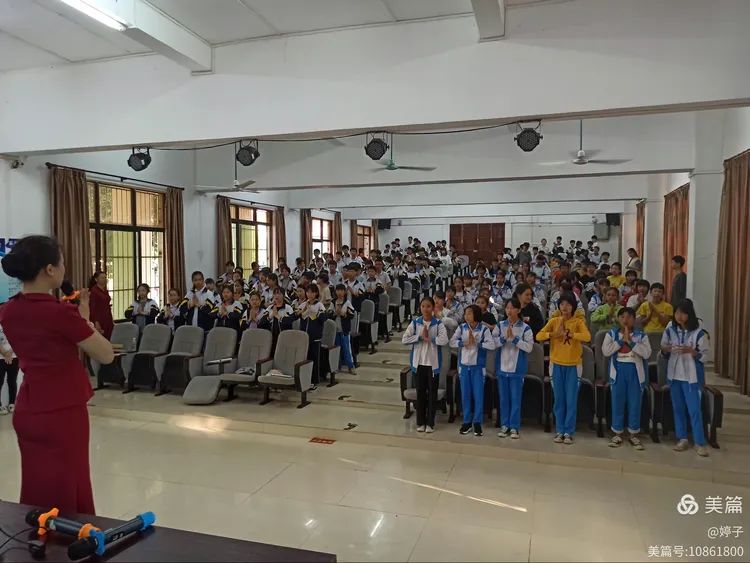 谭文中学举行"文明礼仪进校园"活动